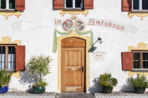 Preysingsches Amtshaus in Hohenaschau, Aschau im Chiemgau, Oberbayern, Bayern, Süddeutschland, Deutschland, Europa Preysingsches Amtshaus in Hohenaschau, Aschau im Chiemgau, Oberbayern, Bayern, Süddeutschland, Deutschland, Europa